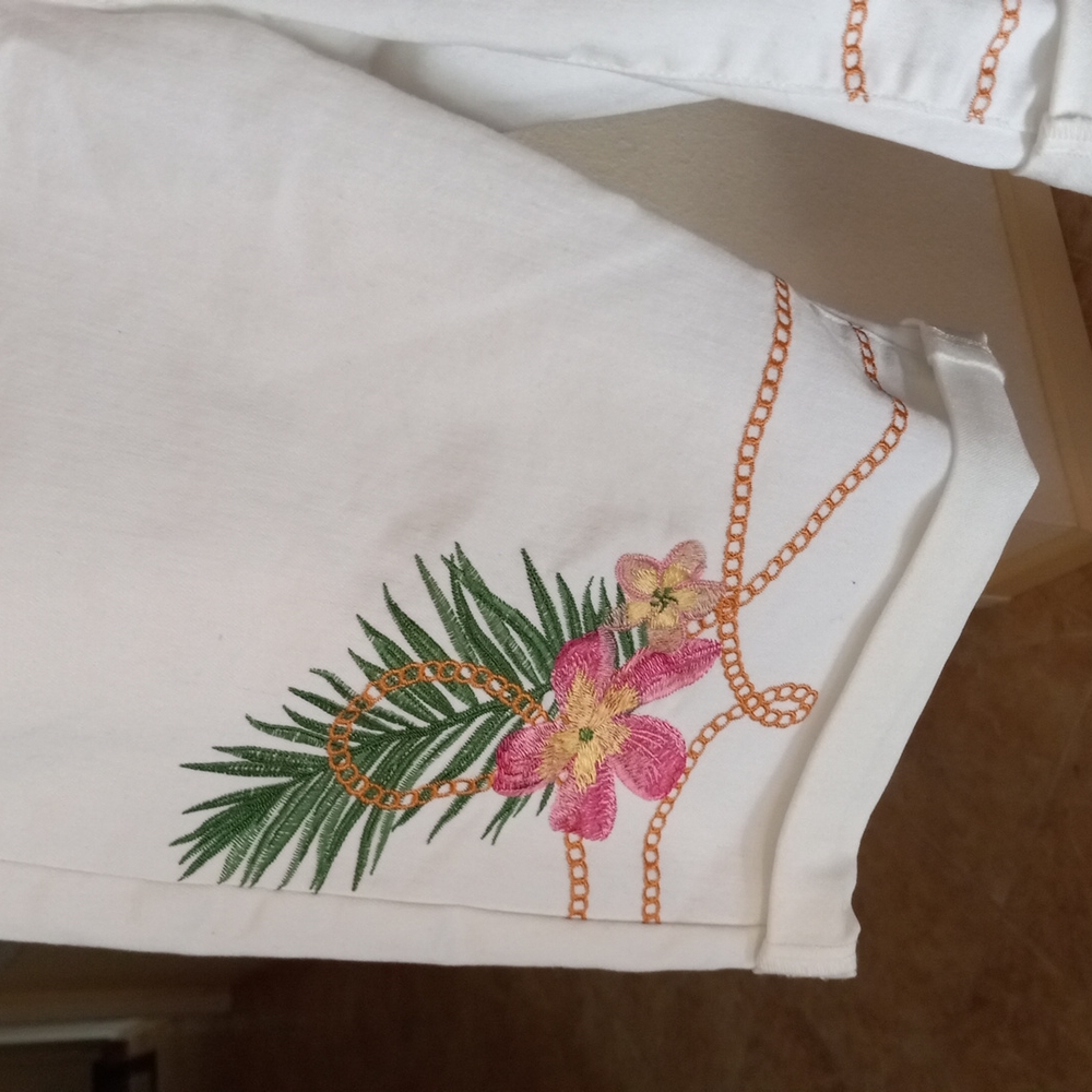 🤍🌺DG2 Diane Gilman White Cotton Stretch Shorts With Floral Embroidery. Sz 12 - Picture 4 of 4